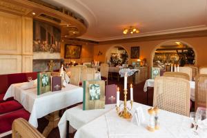 Das Traditionshotel Schwarzer Adler的休息区