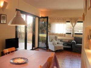 a dining room with a table and a living room at Costa Brava Apartment Casa Ana in Camallera