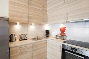 Kuchyňa alebo kuchynka v ubytovaní Apartamenty Świnoujście - Rezydencja Sienkiewicza