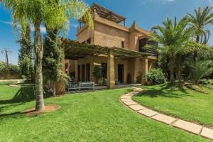 Κήπος έξω από το Villa YENMOZ en exclusivité avec piscine privée dans la Palmeraie