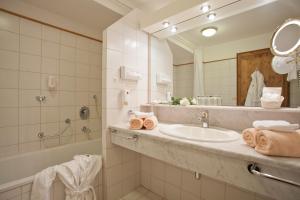 Das Traditionshotel Schwarzer Adler的一间浴室