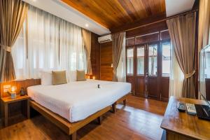 Postel nebo postele na pokoji v ubytování Samui Paradise Chaweng Beach Resort