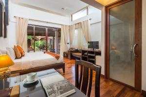 Postel nebo postele na pokoji v ubytování Samui Paradise Chaweng Beach Resort