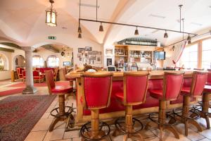 Reštaurácia alebo iné gastronomické zariadenie v ubytovaní Landhotel Römerhof