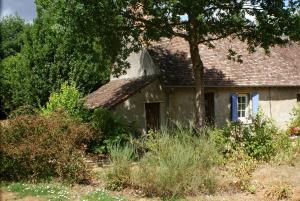an old white house with a brown roof at La Chaine in Saint-Jean-du-Bois