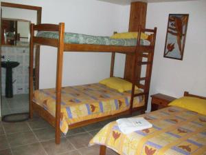 Postel nebo postele na pokoji v ubytování Hostal Las Palmas