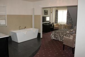 Posteľ alebo postele v izbe v ubytovaní Hotel Monet & Rubbens