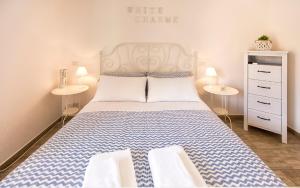 Voodi või voodid majutusasutuse White Charme Rooms toas