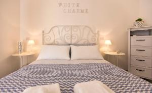 Voodi või voodid majutusasutuse White Charme Rooms toas
