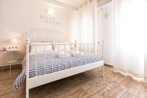 Voodi või voodid majutusasutuse White Charme Rooms toas