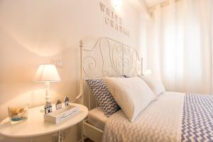 Voodi või voodid majutusasutuse White Charme Rooms toas