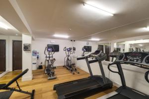 Fitness centrum a/nebo fitness zařízení v ubytování Park Grand Heathrow