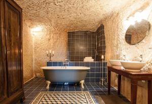 Kupaonica u objektu Amboise Troglodyte