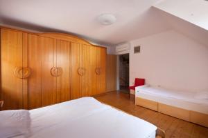 A bed or beds in a room at Spacious 2-bedroom apartment Zabjak with AC Tour As Ljubljana