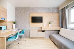 Televízia a/alebo spoločenská miestnosť v ubytovaní ActivPark Apartments