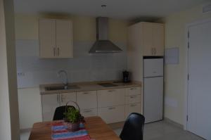 A kitchen or kitchenette at Sol y Playa