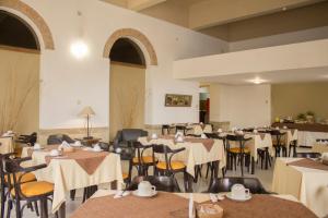 Asuncion Palace tesisinde bir restoran veya yemek mekanı