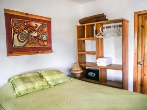 Postel nebo postele na pokoji v ubytování Hotel Posada Las Orquídeas,West End