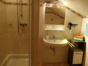 Phòng tắm tại Haus Appesbacher +17 ảnh