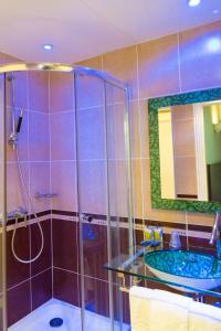 Gallery image of Hôtel Le Home Saint Louis in Versailles