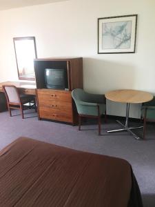 TV a/nebo společenská místnost v ubytování Village Motel