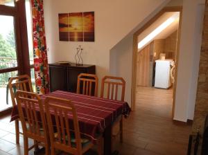 Kuchyňa alebo kuchynka v ubytovaní King Apartman