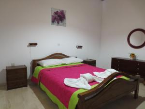 מיטה או מיטות בחדר ב-Sidari Studios