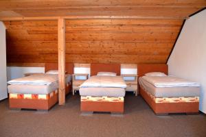 Postel nebo postele na pokoji v ubytování Hotel & Restaurant Adolfovský Dvůr