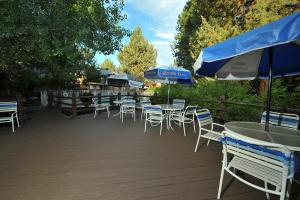 a group of tables and chairs with umbrellas at Shilo Inn Suites Hotel - Bend in Bend