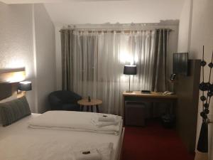 Postel nebo postele na pokoji v ubytování Vico's Hotel & Restaurant Asperg