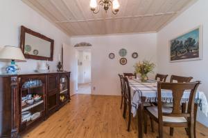 a dining room with a table and chairs at Villino Guest House in Akrotiri