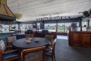 En restaurant eller et andet spisested på Shilo Inn Suites - Idaho Falls