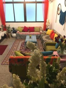三月花园（家具城旁）的休息区