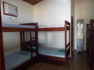 Bunk bed o mga bunk bed sa kuwarto sa Livina Hostel
