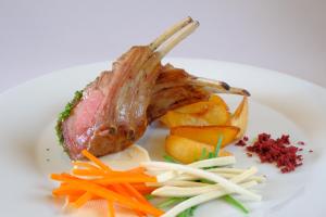Makanan di atau berdekatan hotel