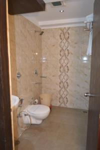 a bathroom with a toilet and a sink at Hotel Galaxy in Allahābād