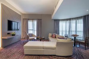 TV a/nebo společenská místnost v ubytování Pearl Rotana Capital Centre
