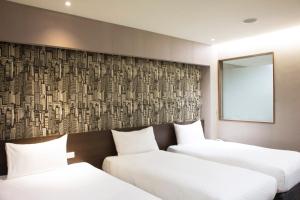 Llit o llits en una habitació de VIP Hotel