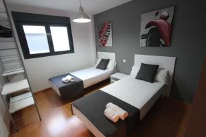 Posteľ alebo postele v izbe v ubytovaní For a Stay Las Dunas
