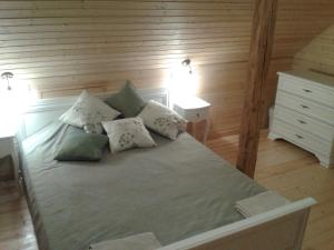 Postel nebo postele na pokoji v ubytování Guest House Ziedkalni