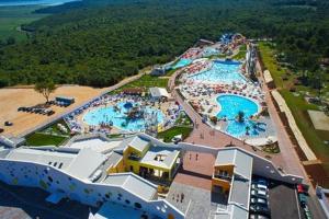 an aerial view of a large swimming pool at Nike house in Vučevica