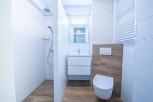 Ein Badezimmer in der Unterkunft De Pelikaan Texel Appartmenten