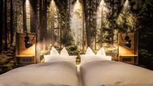 Postel nebo postele na pokoji v ubytování Bollenhuthotel Kirnbacher Hof