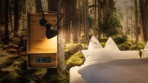 Postel nebo postele na pokoji v ubytování Bollenhuthotel Kirnbacher Hof
