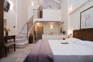 Postel nebo postele na pokoji v ubytování Harmony Hotel Apartments