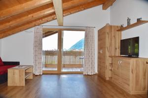 A television and/or entertainment centre at Residence Blumenthalerhof