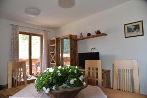 A television and/or entertainment centre at Residence Blumenthalerhof