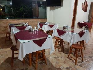 Um restaurante ou outro lugar para comer em Pousada Recanto das Águas