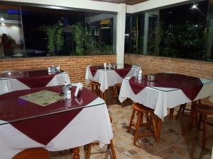 Um restaurante ou outro lugar para comer em Pousada Recanto das Águas