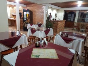 Um restaurante ou outro lugar para comer em Pousada Recanto das Águas
